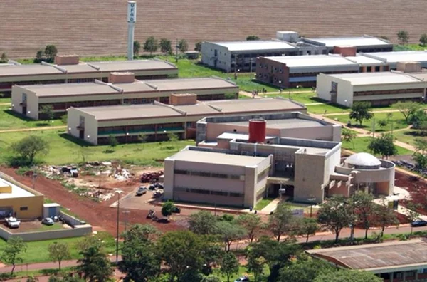 UFGD abre concurso para professor com salários de até R$ 9,5 mil
