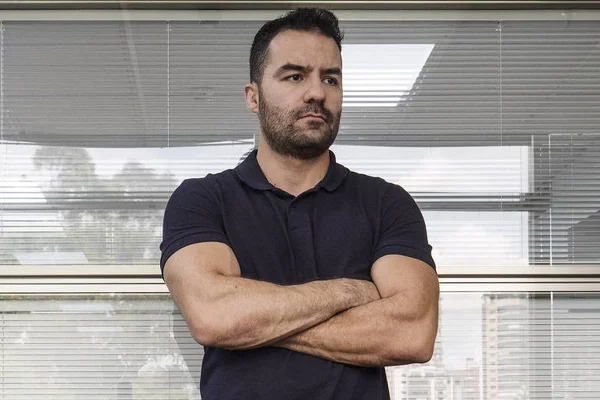 Imagem colorida do ex-deputado Arthur do Val, alvo de pedido de investigação no MPF após falas sobre operação. Metrópoles