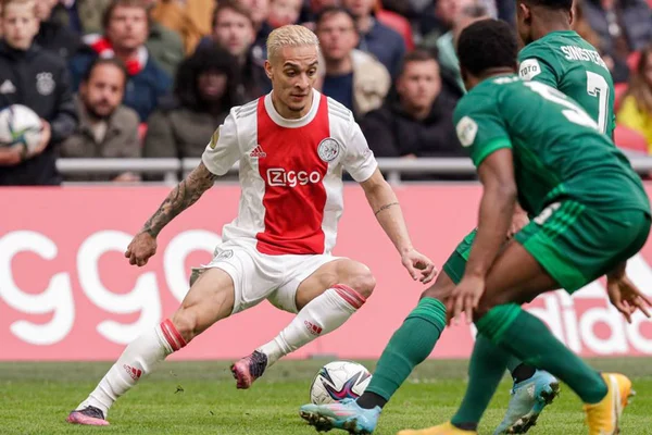 Antony, atacante do Ajax, interessa ao Manchester United