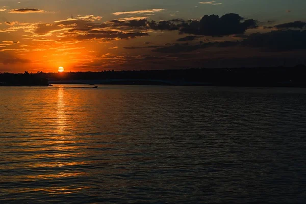 Lago Paranoá tem aumento de nível e Defesa Civil faz alerta