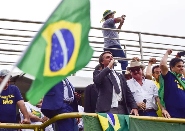 Sem PR, Jair Bolsonaro avalia militar para vice-presidência