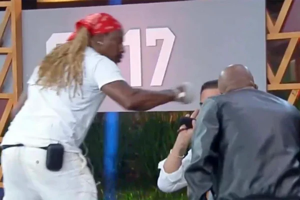 A Fazenda 17: peão é expulso ao vivo após dar soco na cara de rival