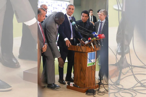 imagem colorida mostra deputado gustavo gayer coletiva da oposição - Metrópoles