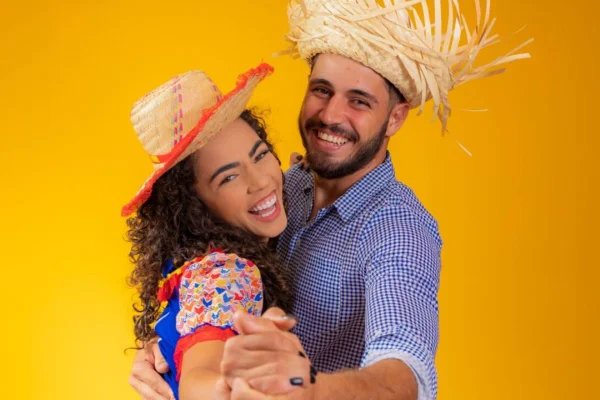 Casal em Festa junina