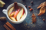 Chá de maçã com canela é cheio de benefícios para a saúde, além de ter sabor adocicado