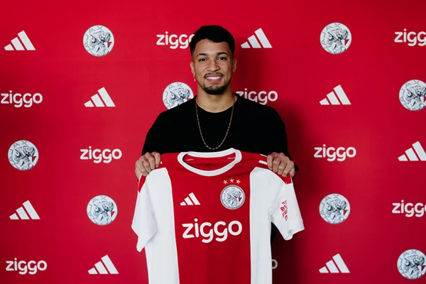 Ajax anuncia a contratação de Marcos Leonardo, ex-Santos