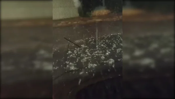 Moradores registram chuva de granizo durante temporal no DF