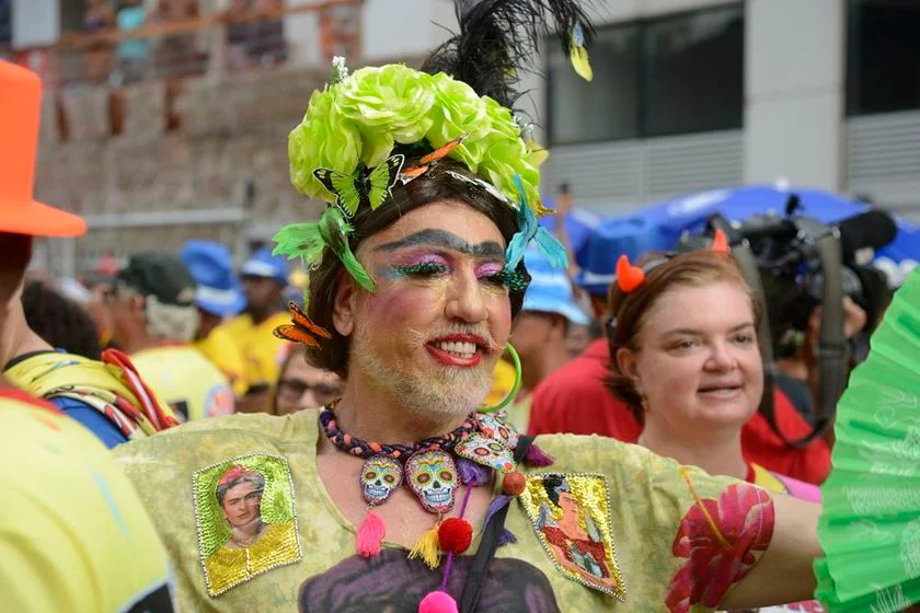 Fantasias e maquiagem caprichadas na Banda de Ipanema Fantasias e maquiagem caprichadas na Banda de Ipanema
