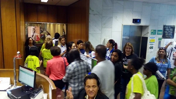 Manifestantes ocupam Ministério do Desenvolvimento Social e Agrário