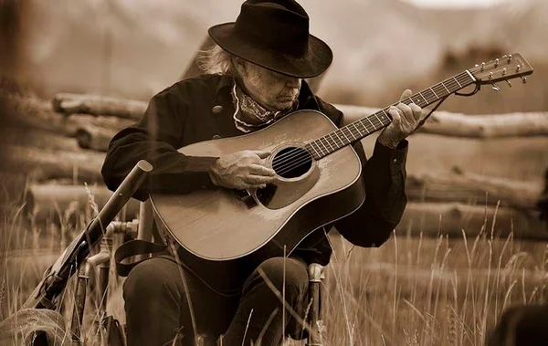 Paradoxo de Neil Young: filme com o cantor mistura faroeste e ecologia