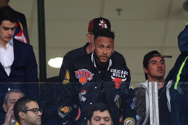 Neymar diz que está “quase 100%”, mas evita falar sobre futuro