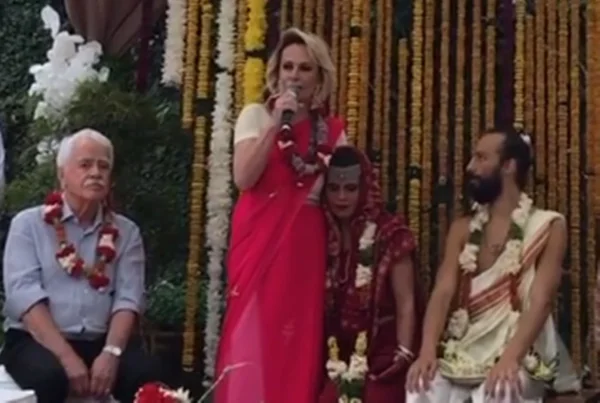 Ana Maria Braga participa de casamento védico da filha