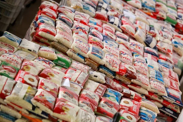 O projeto Mesa Brasil juntamente com o Metrópoles Sports arrecadou toneladas de alimentos no último jogo da Supercopa.