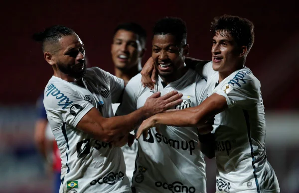 Santos vence o San Lorenzo