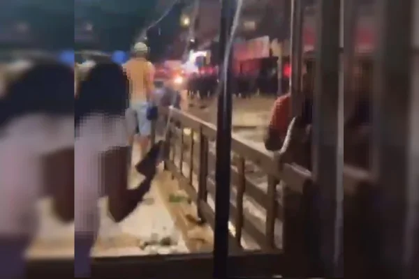 Veja vídeo de tumulto após suposto tiroteio em Carnaval no DF