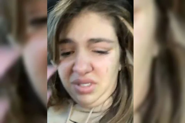 Mulher de jogador brasileiro chora ao escapar de Kiev