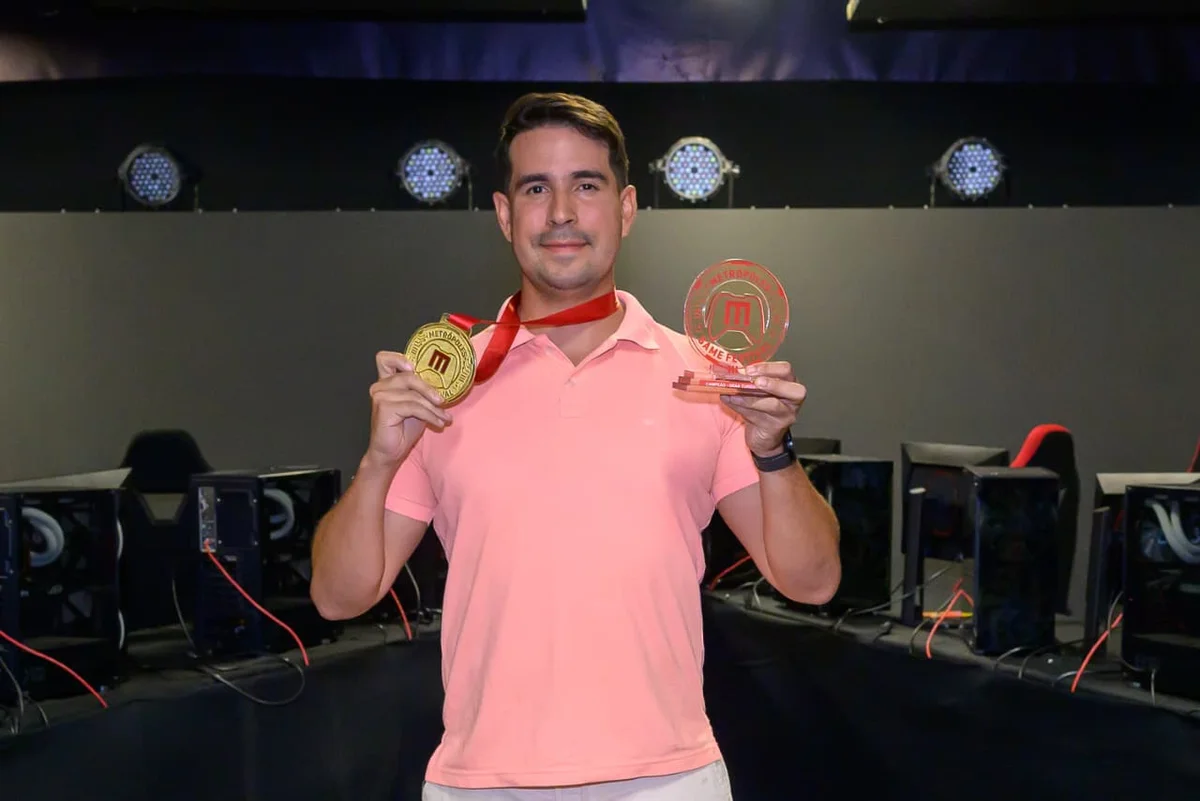 Mário Henrique é o campeão da competição de Gran Turismo 7 no Metrópoles Game Festival, realizada no Mané Garrincha, em Brasília Mário Henrique é o campeão da competição de Gran Turismo 7 no Metrópoles Game Festival, realizada no Mané Garrincha, em Brasília