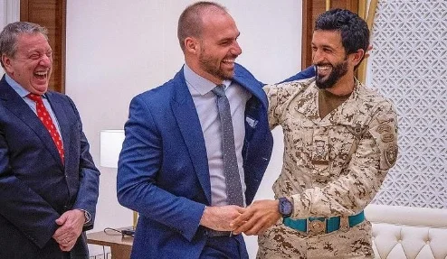 Meu amigo ditador: Eduardo Bolsonaro encontra sheik acusado de tortura