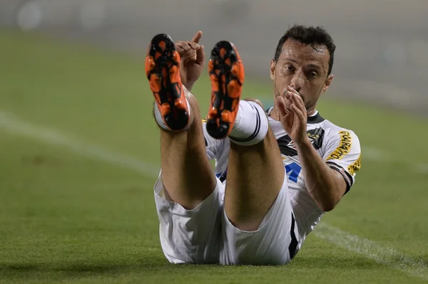 “Não tem nada certo ainda, temos de acreditar até o final”, diz Nenê no Vasco
