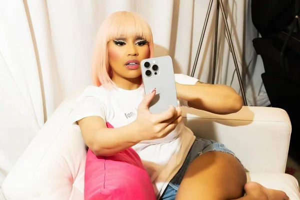 Foto colorida de Nicki Minaj - Metrópoles