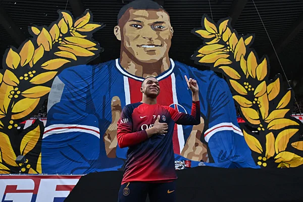 Imagem colorida de Mbappe na frente de mosaico - Metrópoles