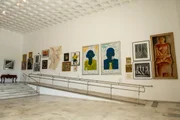 No centro, as telas de Casal Brasileiro, de Alex Flemming, entre outras obras No centro, as telas de Casal Brasileiro, de Alex Flemming, entre outras obras