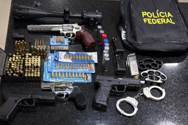 PF investiga ex-militar em esquema que trazia armas de guerra para o Brasil