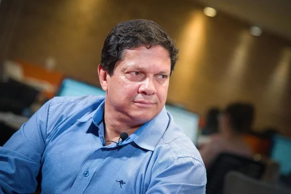 Governo Ibaneis reformará 200 escolas no início da gestão, diz Izidio