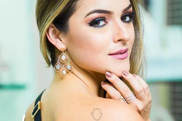 Instagramer Luisa Peleja apresenta sua primeira coleção de joias