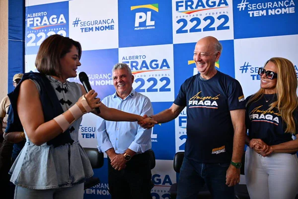 “Respeito, mas não é meu candidato”, diz Michelle em evento com Arruda - destaque galeria