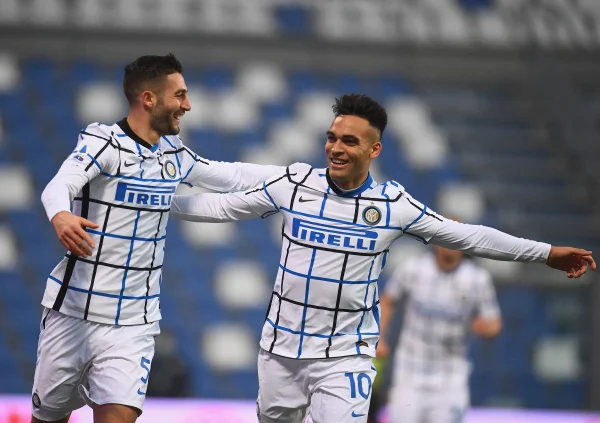 Inter de Milão derruba invencibilidade do Sassuolo e encosta no líder Milan