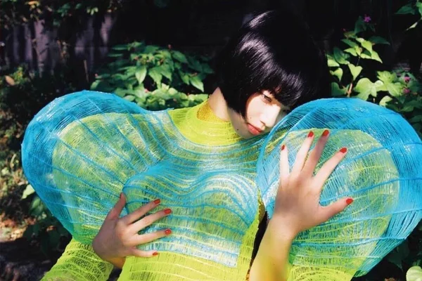 Estilista japonesa cria vestidos usando apenas uma caneta 3D