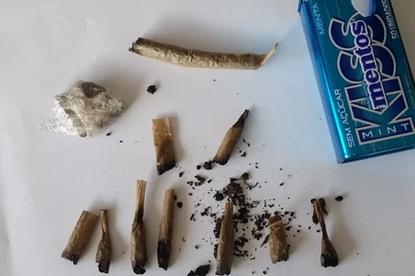 Homem é preso por fumar maconha enquanto dirigia na Asa Sul