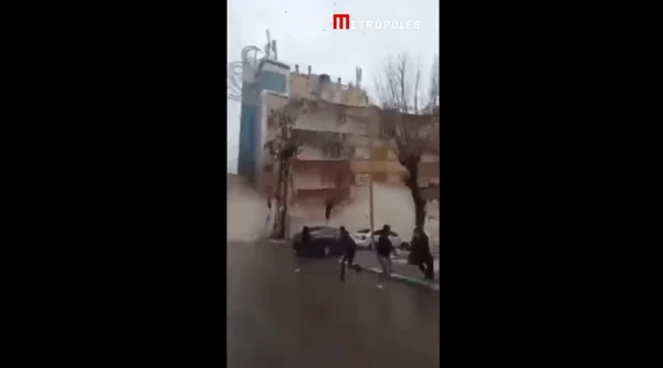 Veja momento em que prédio desaba após terremoto na Turquia