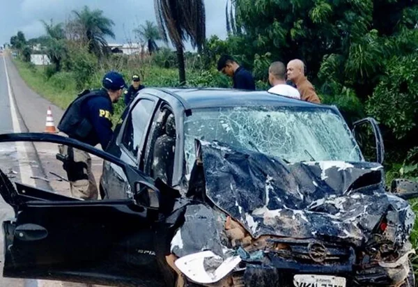 Acidente mata duas pessoas e fere sete na BR-020, em Formosa (GO)