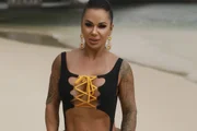 Vanessa Ataídes faz pose sensual