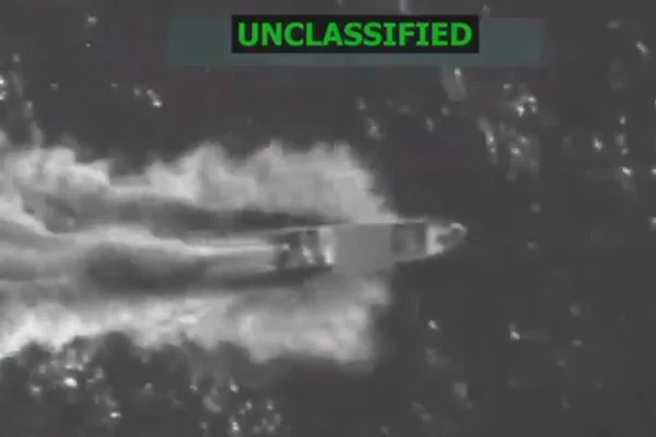 imagem colorida do Segundo barco atacado pelos Estados Unido, no Oceano Pacífico, em menos de 48h