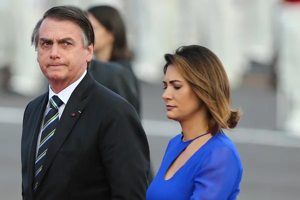 Bolsonaro assina MP que dá pensão a crianças com microcefalia por Zika