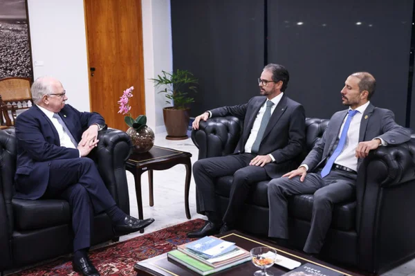 Fachin reúne-se com chefe da Interpol para tratar de crime organizado