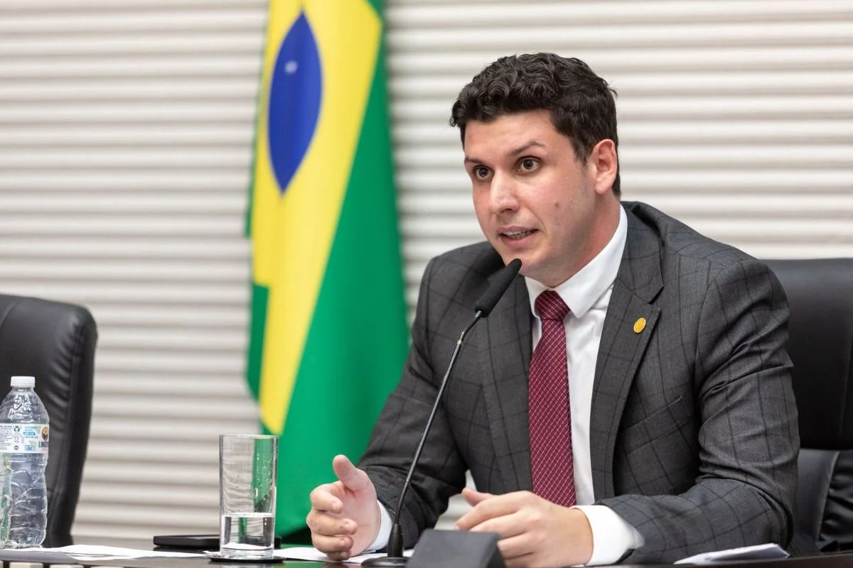 Deputados da causa animal se reelegem, mas quedas nos votos ultrapassam 50%