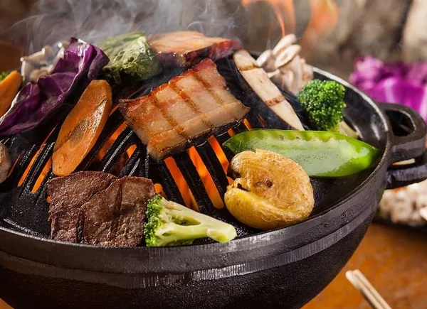 Genghis Khan: fondue oriental sem sabor