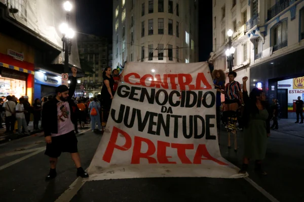 Ato em protesto contra a morte de jovens negros - Metrópoles