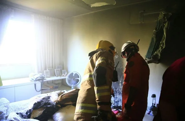 Bombeiros são chamados para conter fogo em apartamento da Asa Norte
