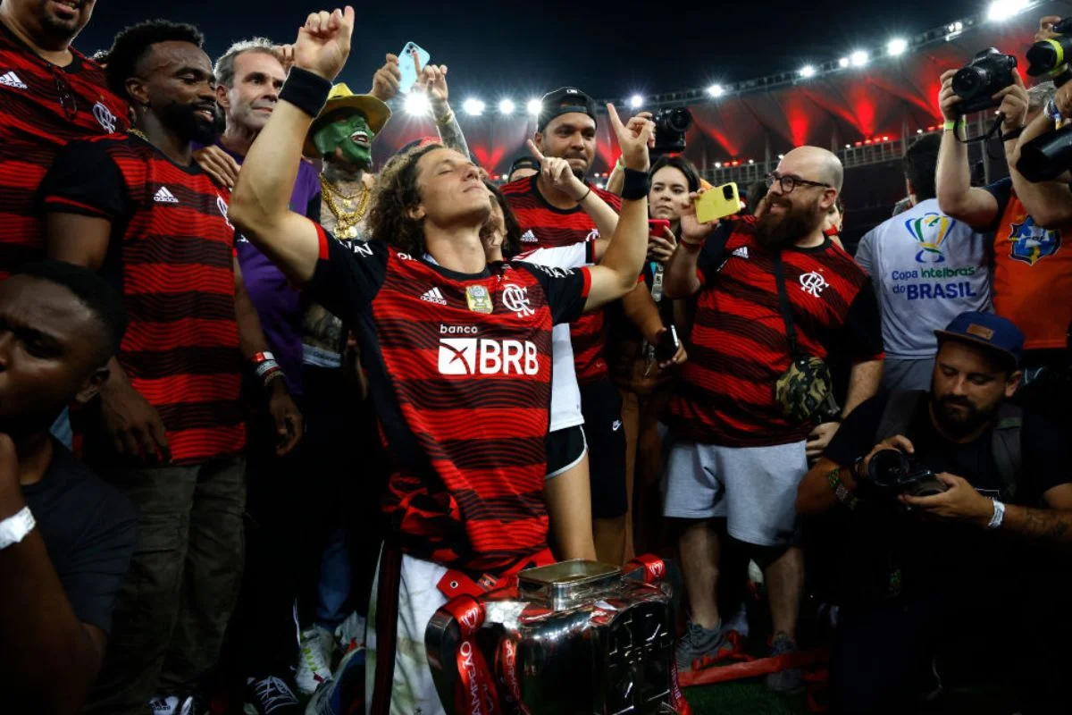 Pato, Hulk e David Luiz ganham carta especial em game de futebol; confira - imagem 7 Pato, Hulk e David Luiz ganham carta especial em game de futebol; confira - imagem 7