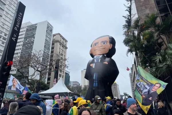 Boneco do ministro André Mendonça