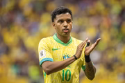 Ele pode ficar fora da estreia do treinador na Seleção Brasileira. Ele pode ficar fora da estreia do treinador na Seleção Brasileira.