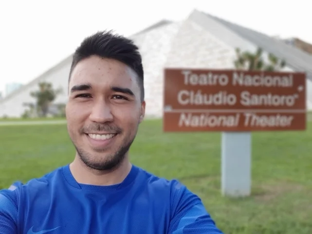 Foto com a selfie no modo Foco Dinâmico (que permite o desfoco no fundo da imagem) Foto com a selfie no modo Foco Dinâmico (que permite o desfoco no fundo da imagem)