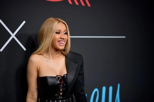 Seis motivos para você ouvir o disco de estreia da rapper Cardi B