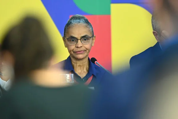 Foto colorida da ministra do Meio Ambiente, Marina Silva - Metrópoles