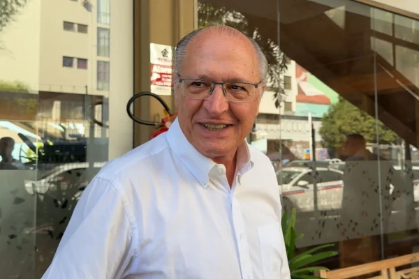 Alckmin desconversa sobre ser vice de Lula em 2026; veja vídeo